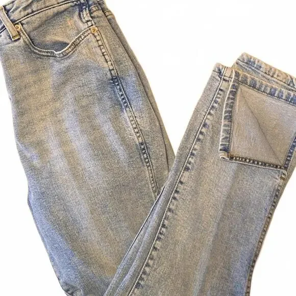 Gianni Bini Women's Light Wash Jeans - Size 31 - Picture 4 of 5